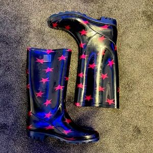 Navy blue taint boots with pink stars